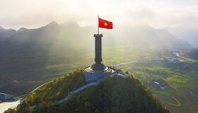 Lung Cu Flagpole Ha Giang Tuyen Quang - Photograph the festive spirit of Vietnam’s culture